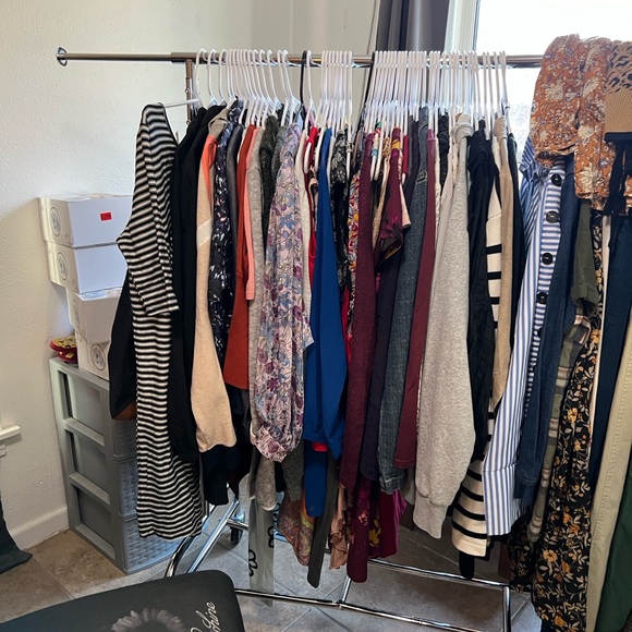 Multiple RACKS Of “NAME BRAND” *NEW CLOTHES!! - Picture 5 of 6